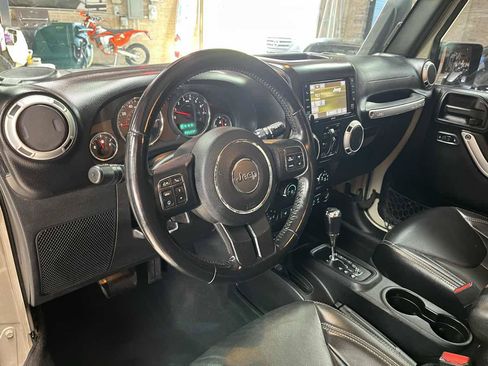 Used 2018 Jeep Wrangler Unlimited Sahara w/ Mopar Chrome Edition Group AWD/4WD image 9