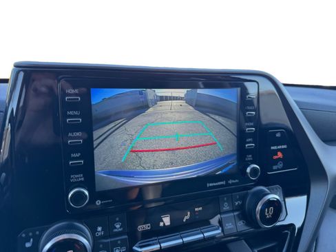 Used 2022 Toyota Highlander XLE image 13