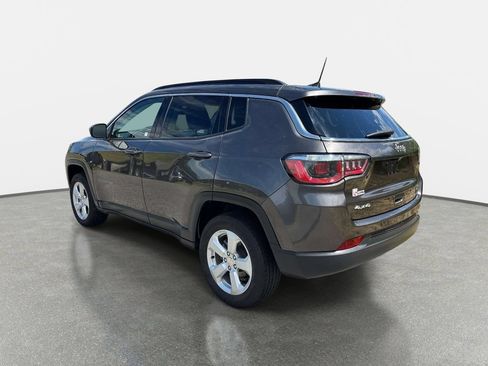 Used 2019 Jeep Compass Latitude w/ Popular Equipment Group AWD/4WD image 6