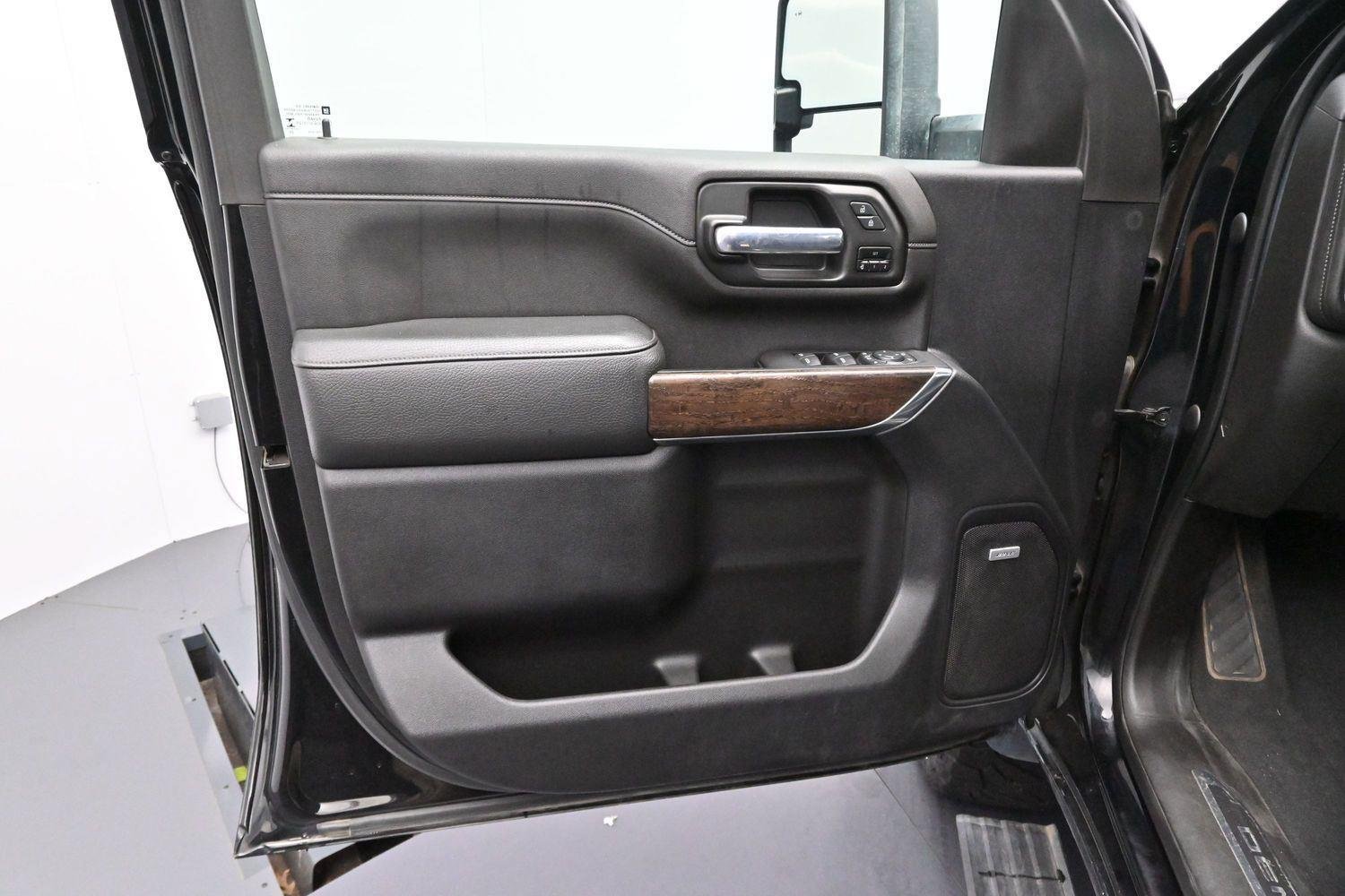 Used 2021 GMC Sierra 3500 Denali w/ Denali Black Diamond Edition AWD/4WD image 9