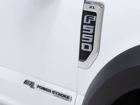 Used 2018 Ford F550 4x4 Regular Cab Super Duty image 17