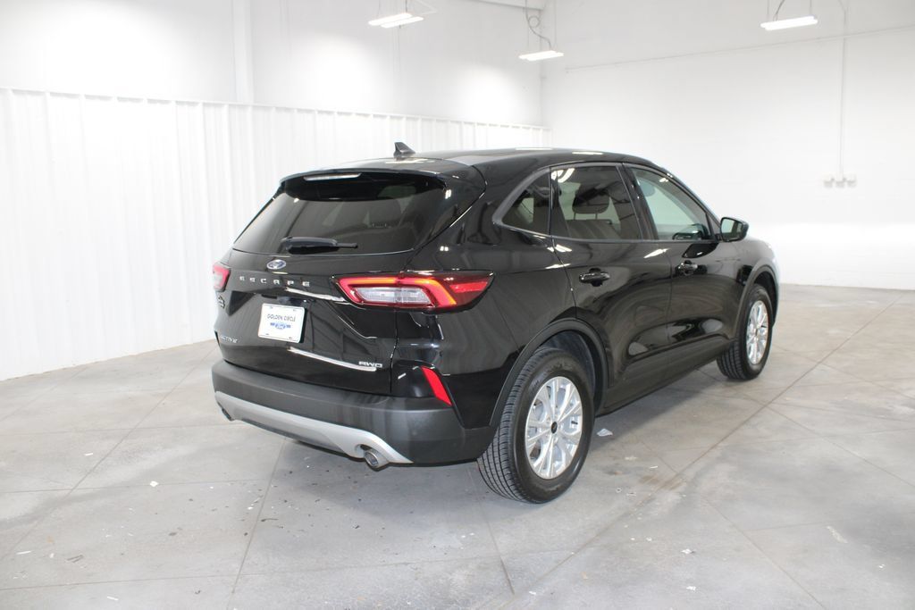 Used 2025 Ford Escape Active AWD/4WD image 9