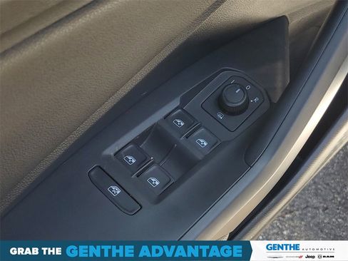 Used 2020 Volkswagen Jetta SE image 12