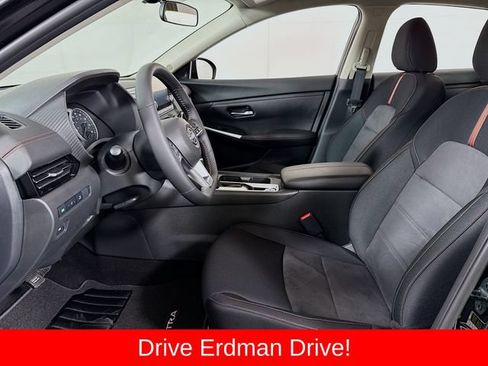 Used 2025 Nissan Sentra SR w/ Midnight Edition FWD image 6