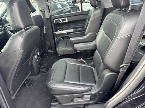 Used 2022 Ford Explorer XLT w/ Equipment Group 202A image 20