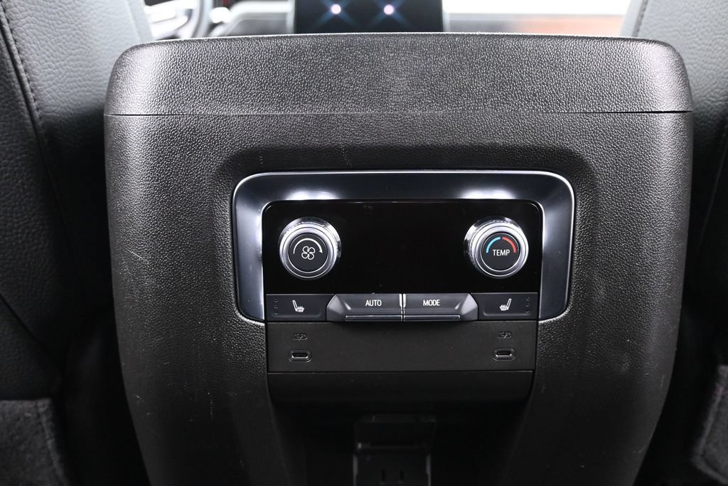 Used 2025 GMC Yukon Denali AWD/4WD image 17