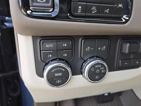 New 2026 GMC Yukon Denali w/ Denali Reserve Package AWD/4WD image 6