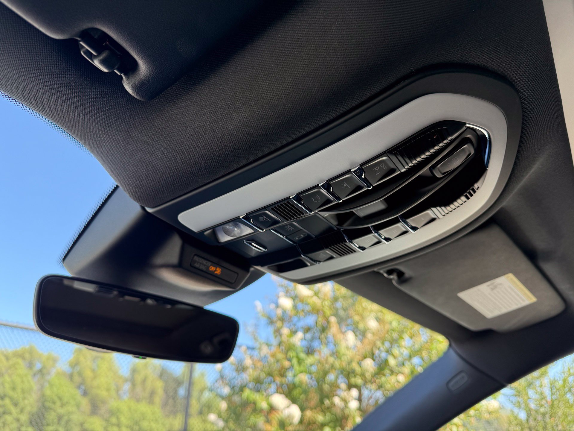 Used 2026 Porsche Macan AWD/4WD image 18