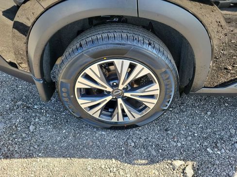 Used 2023 Nissan Rogue SV image 8