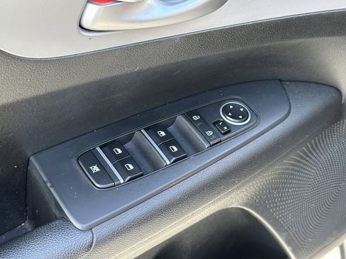 Used 2023 Kia Forte LXS w/ LXS Technology Package image 21