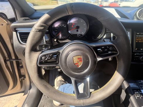 Used 2016 Porsche Macan S image 16