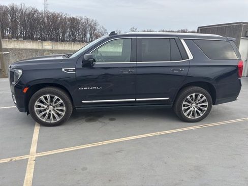 Used 2021 GMC Yukon Denali w/ Denali Premium Package image 2