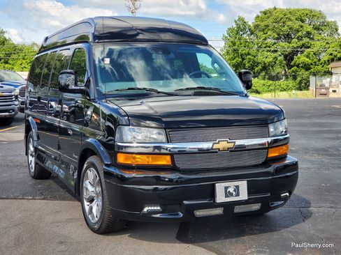 Used 2025 Chevrolet Express 2500 w/ Driver Convenience Package RWD image 11