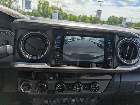 Used 2018 Toyota Tacoma TRD Sport w/ Technology Package AWD/4WD image 24