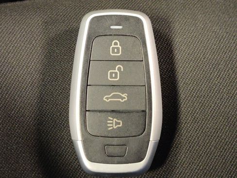 Used 2024 GMC Terrain SLE FWD image 32