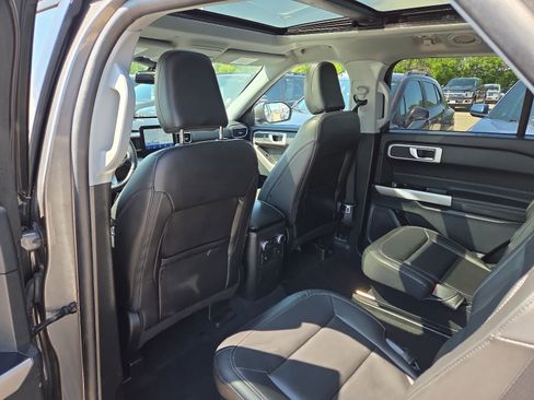 Used 2023 Ford Explorer XLT w/ Equipment Group 202A AWD/4WD image 15