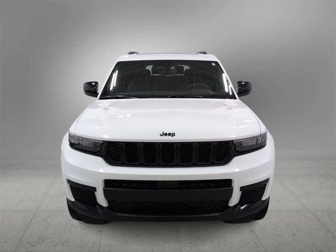 Certified 2024 Jeep Grand Cherokee L Altitude image 3