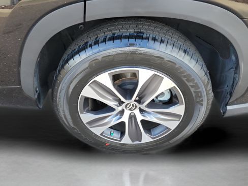 Used 2023 Toyota Highlander L image 33