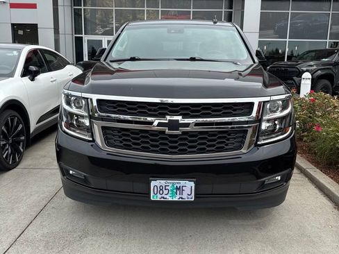 Used 2018 Chevrolet Suburban LT w/ Luxury Package AWD/4WD image 11