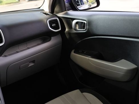 Used 2023 Hyundai Venue SEL FWD image 29