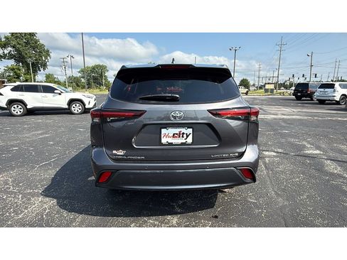 Certified 2024 Toyota Highlander Limited AWD/4WD image 6