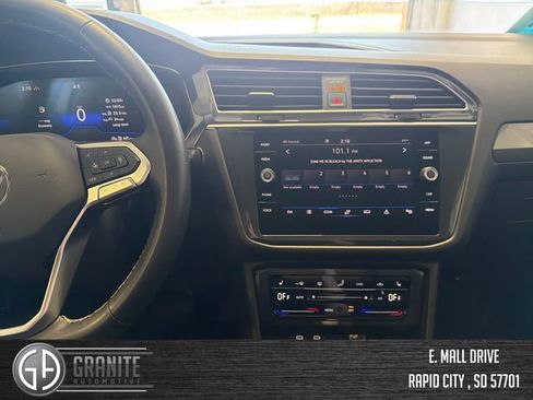 Used 2024 Volkswagen Tiguan SE w/ Panoramic Sunroof Package AWD/4WD image 17