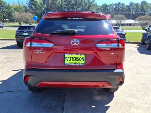 Used 2024 Toyota Corolla Cross LE image 3