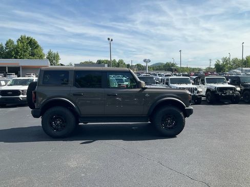 New 2026 Ford Bronco Outer Banks w/ Sasquatch Package AWD/4WD image 4