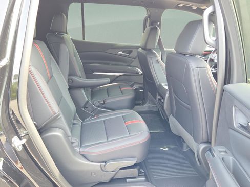 New 2026 Chevrolet Traverse RS image 18
