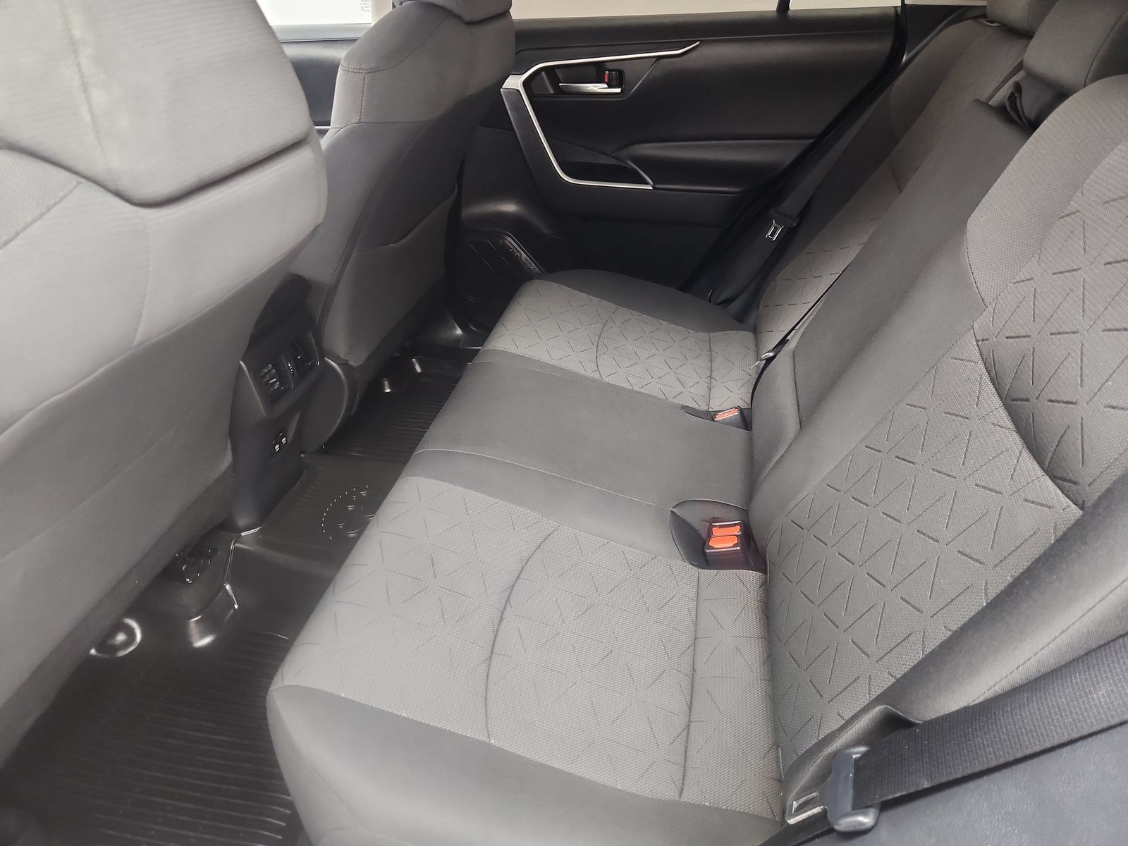 Used 2021 Toyota RAV4 XLE FWD image 22