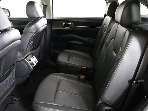 Used 2022 Kia Sorento EX w/ Panoramic Sunroof Package image 35