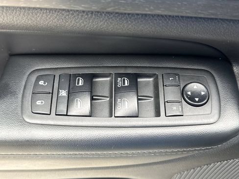 Used 2018 Jeep Grand Cherokee Laredo RWD image 14