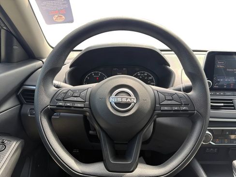 Used 2025 Nissan Altima 2.5 S FWD image 13