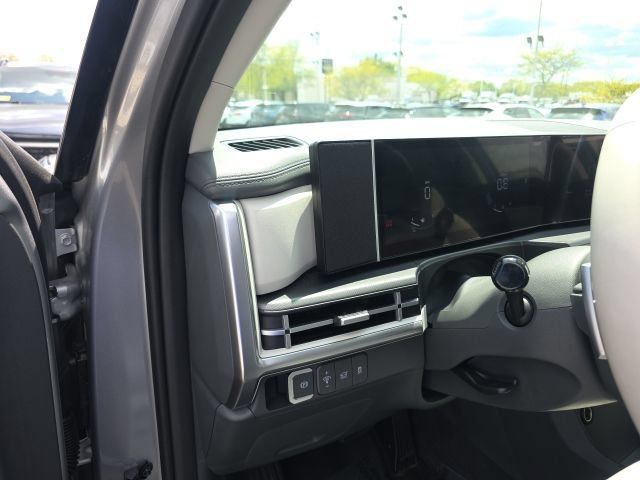 Used 2025 Hyundai Santa Fe SE AWD/4WD image 17