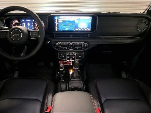 Used 2025 Jeep Wrangler Unlimited Rubicon AWD/4WD image 18