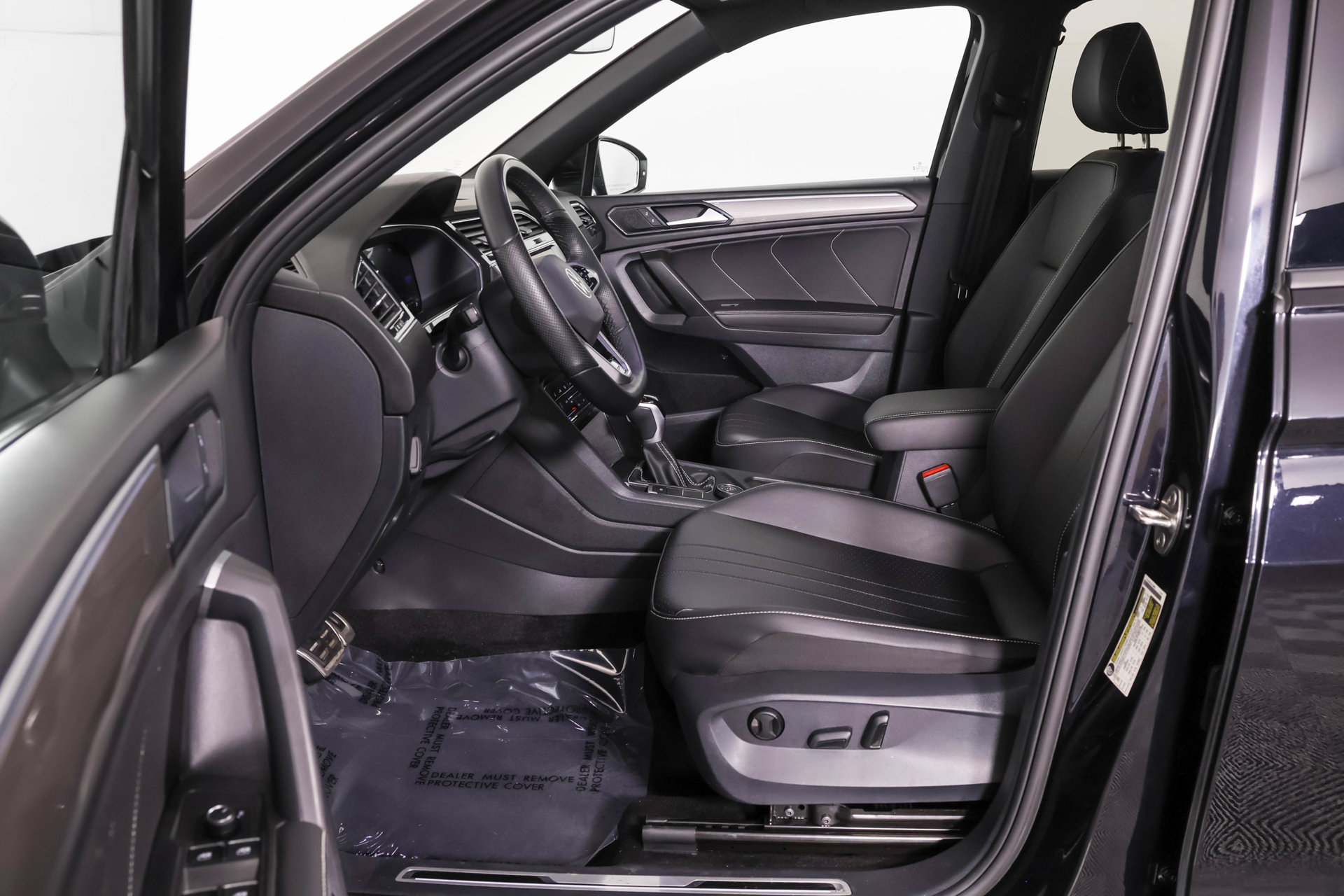 Used 2023 Volkswagen Tiguan SE R-Line AWD/4WD image 7