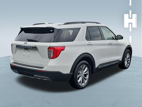 Used 2023 Ford Explorer XLT w/ Equipment Group 202A RWD image 3