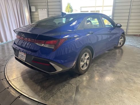 Used 2025 Hyundai Elantra SE image 5