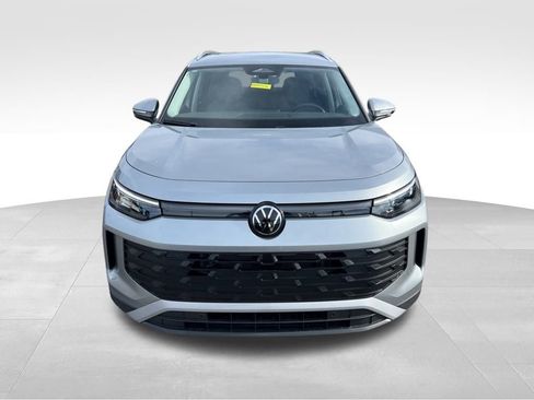 New 2026 Volkswagen Tiguan SE image 3