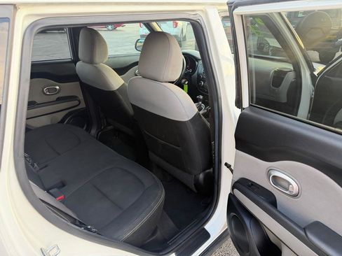 Used 2016 Kia Soul + FWD image 9