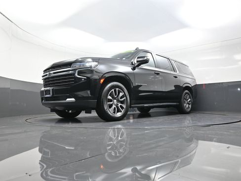 Used 2021 Chevrolet Suburban LT w/ LT Signature Package image 11