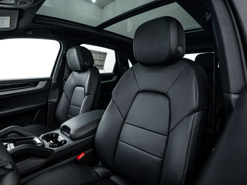 Certified 2025 Porsche Cayenne image 20
