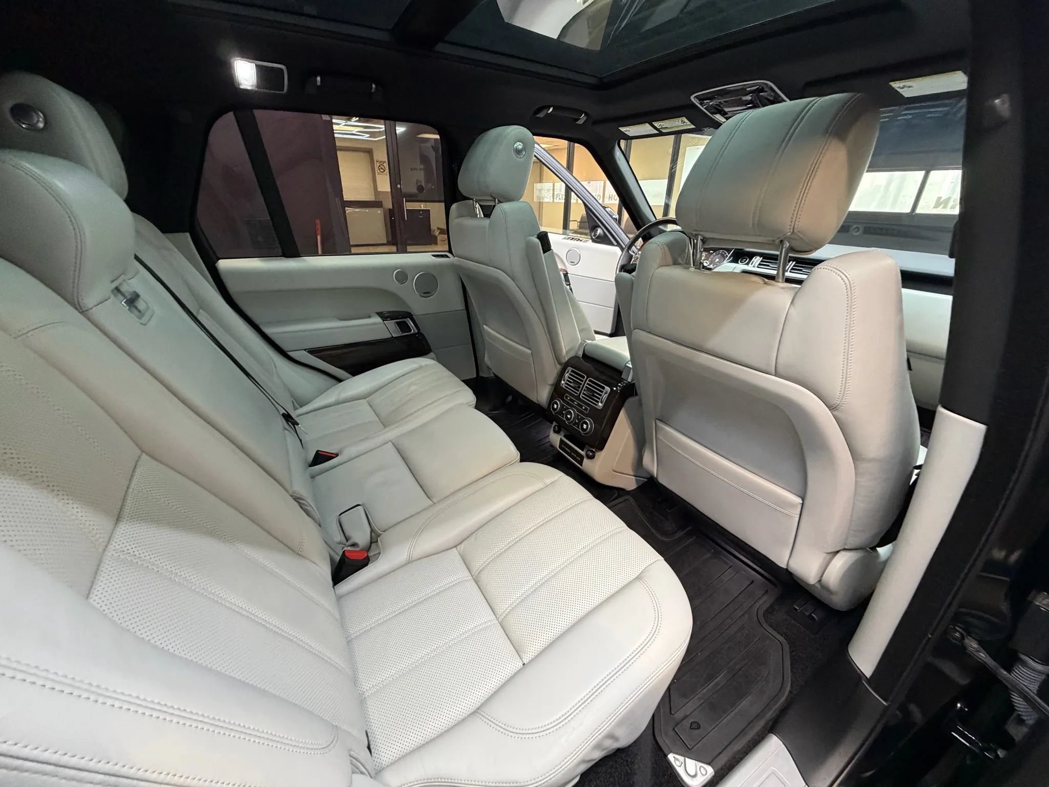 Used 2017 Land Rover Range Rover HSE AWD/4WD image 38