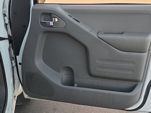 Used 2020 Nissan Frontier SV image 21