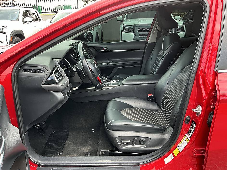 Used 2021 Toyota Camry SE w/ Convenience Package FWD image 12