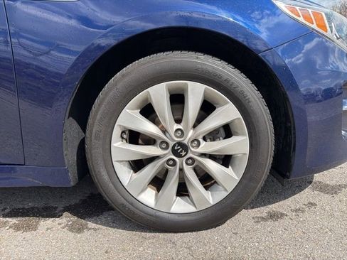 Used 2018 Kia Optima LX w/ 17" Alloy Wheels Package image 7