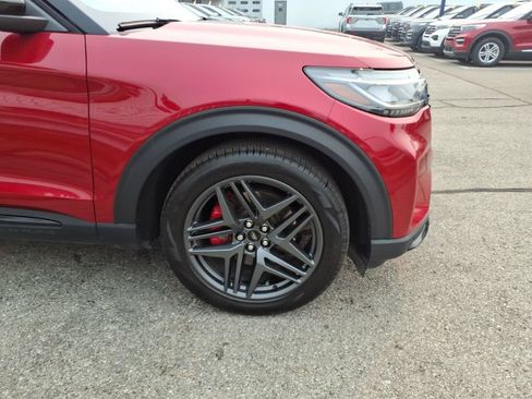 Certified 2025 Ford Explorer ST AWD/4WD image 5