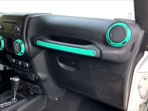 Used 2017 Jeep Wrangler Unlimited Sport w/ Connectivity Group AWD/4WD image 13