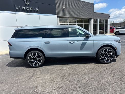 New 2026 Lincoln Navigator L Reserve AWD/4WD image 8