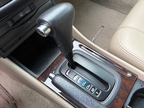 Used 2000 Honda Accord EX image 16